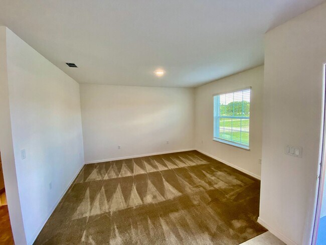 Foto del edificio - Beautiful Home for rent in Poinciana - 4 bed 2.5 bath plus large bonus room