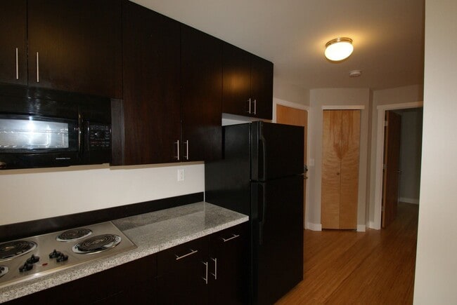 Building Photo - 5043 Brooklyn Ave NE