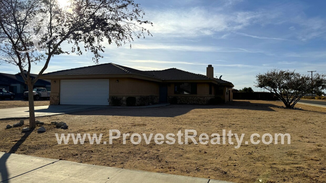 Primary Photo - 3 Bed, 2 Bath Apple Valley Home!!