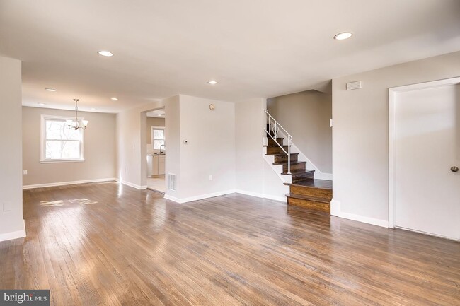 Foto del edificio - 6820 Queens Ferry Rd