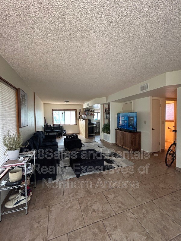 Foto del edificio - 823 W Birch Ave