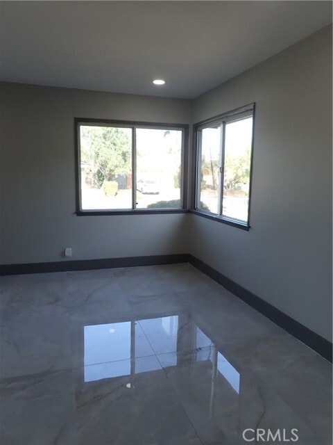 Foto del edificio - 16561 Monroe Ln