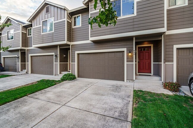 Foto del edificio - 3 Bedroom 2.5 Bath Close - Convenient Loca...