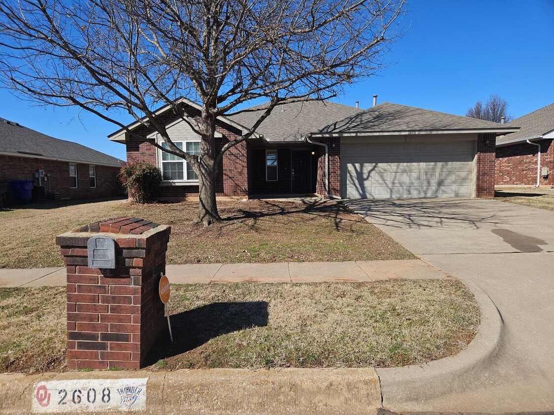 Foto principal - Over 1600 Sqft in NE Norman w/ Storm Shelter!