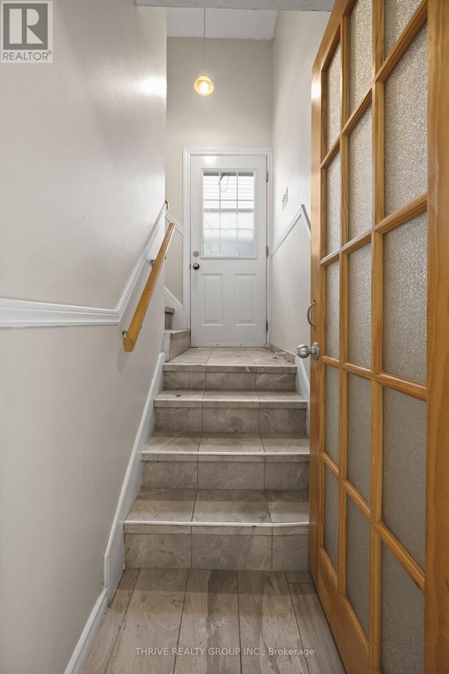 Building Photo - 329 Thompson Rd