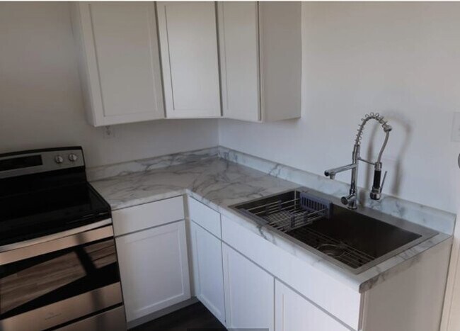 Foto del edificio - 2010-2012 Maplegrove Ave