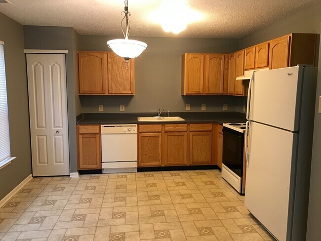 Building Photo - Fishers - 3 BR home