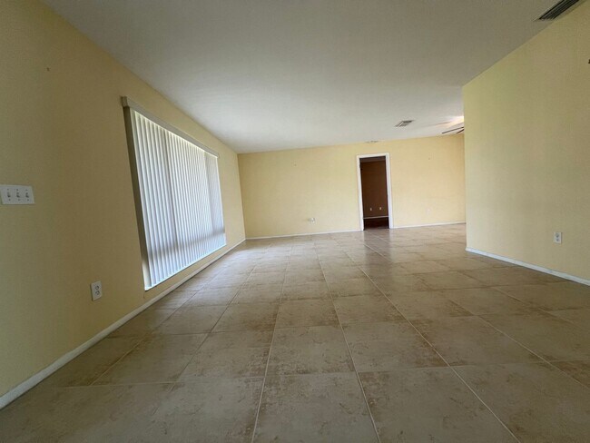 Building Photo - Annual ** PGI Pool / Canal Home ** AVAILAB...