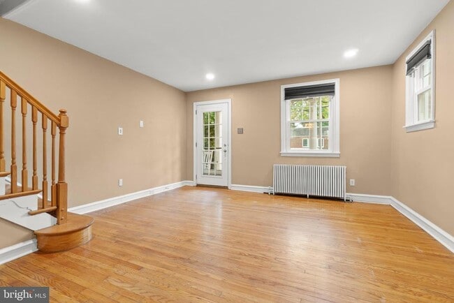 Building Photo - 15 Elm Ave