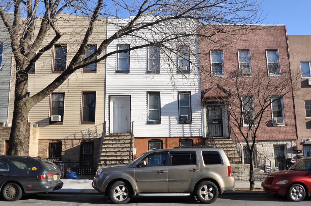 Primary Photo - 200 Eldert St