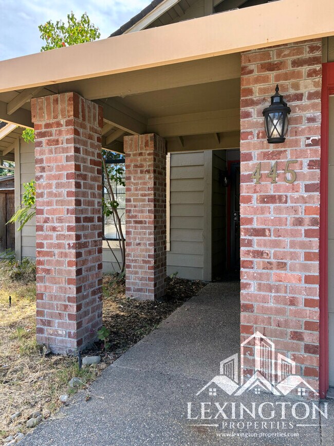 Foto del edificio - Beautiful, Folsom Home with Pool & Spa in ...