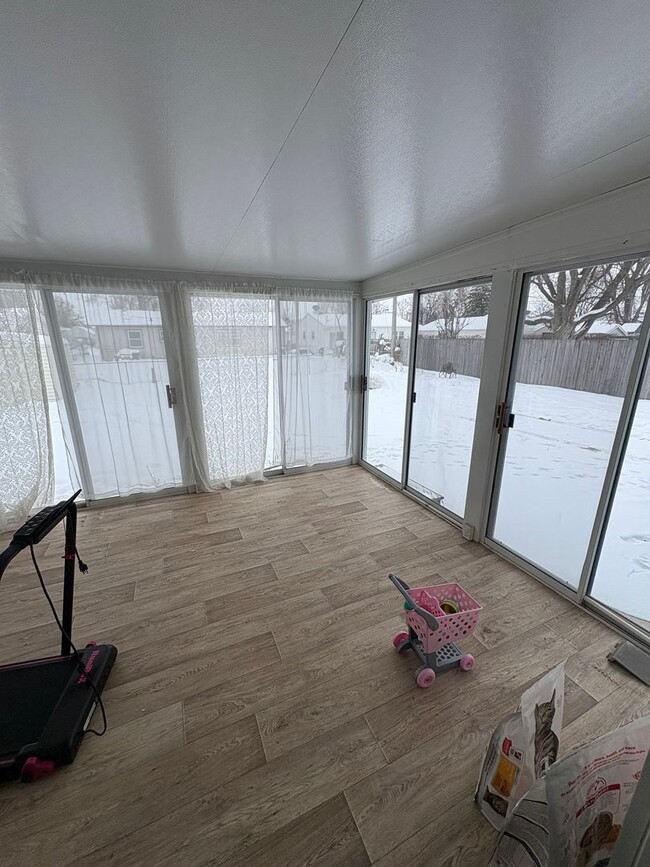 Foto del edificio - 3 Bed 1 Bath Updated Single Family home