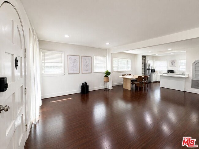 Foto del edificio - 2421 3rd Ave