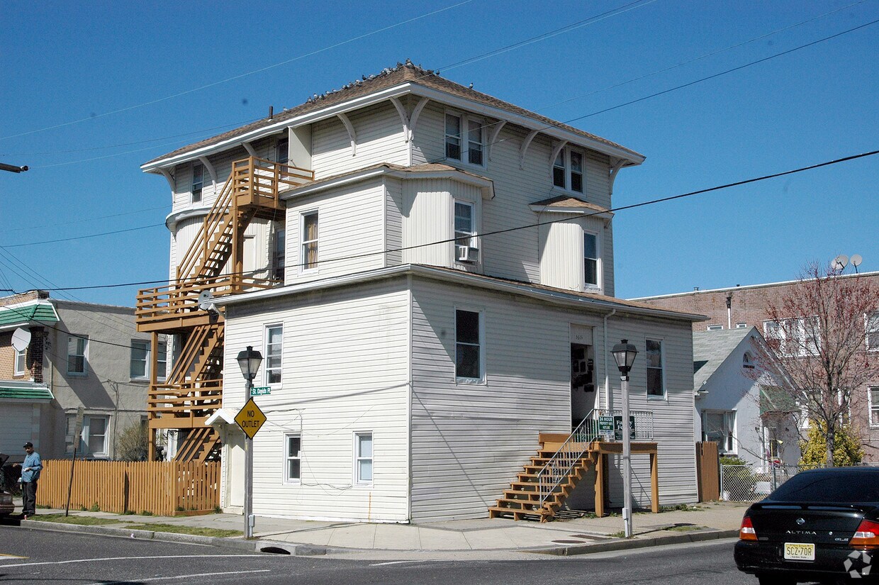 Building Photo - 3615 Winchester Ave
