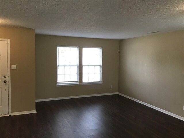 Foto del edificio - 10099 Weeping Cherry Drive