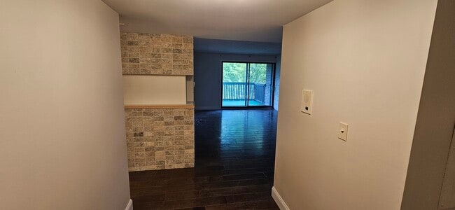 Building Photo - 930 Taylor Dr