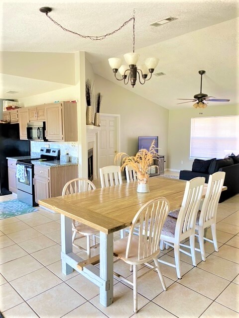 Dining room - 7699 Sandstone St