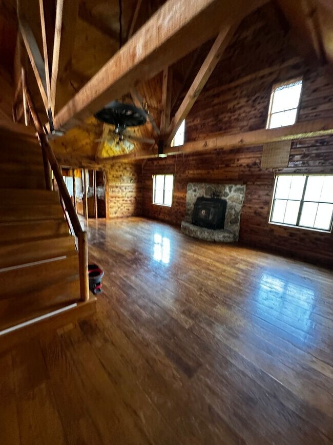 Foto del edificio - Log Cabin in Pilot Grove, MO