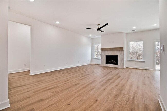 Building Photo - 247 Kinross Dr