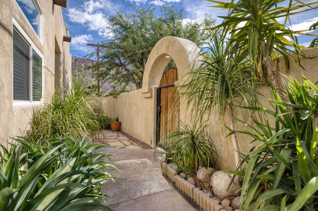 Building Photo - 53740 Avenida Navarro
