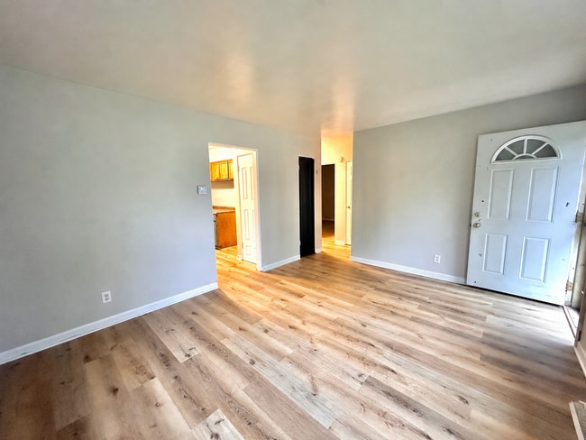 Building Photo - 816 E 35th Ct