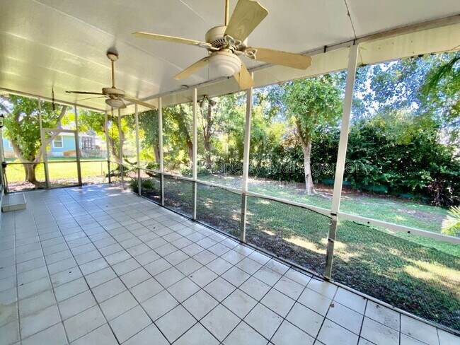 Foto del edificio - 8189 Sandpiper Rd