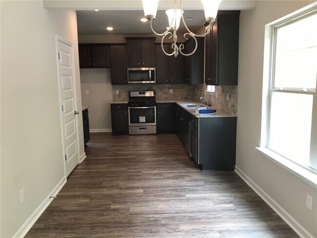 Foto del edificio - 213 Creek View Pl