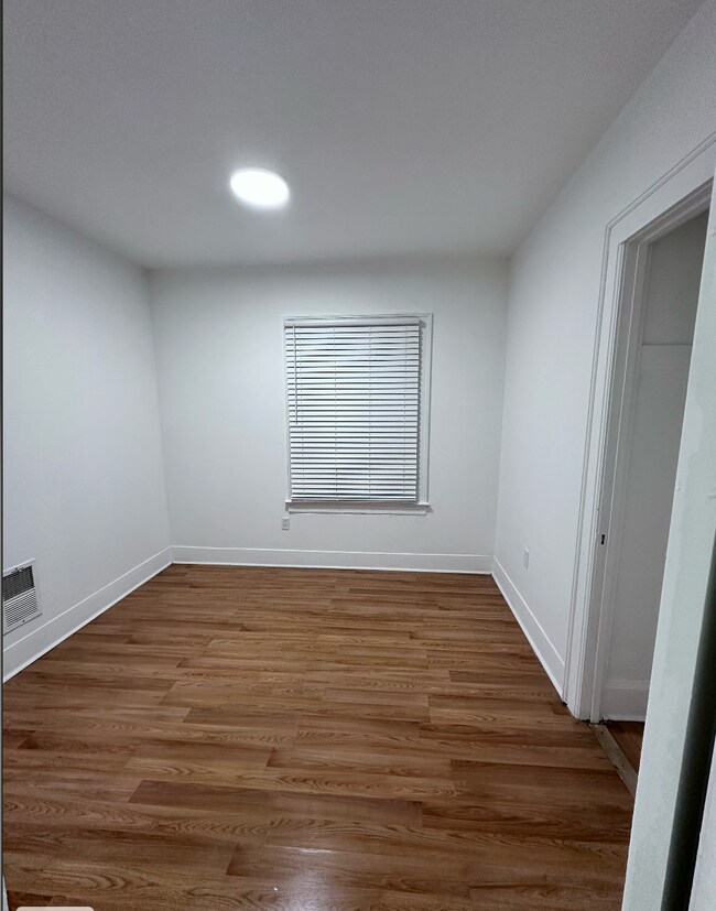 Dormitorio 1 - 409 Raines Park