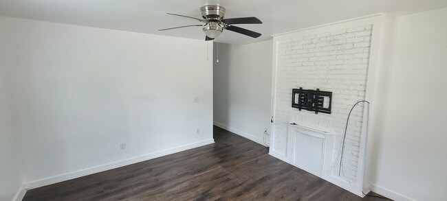 Livingroom - 722 Dabney St