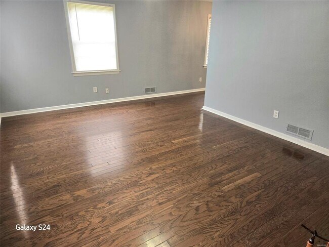 Foto del edificio - 2141 Meadowlane Dr