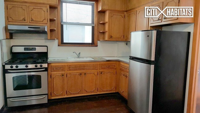 Foto del edificio - 2421 41st St