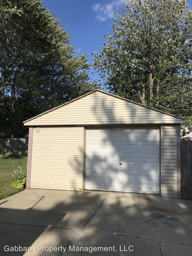 Building Photo - 3 br, 1 bath House - 26520 Academy
