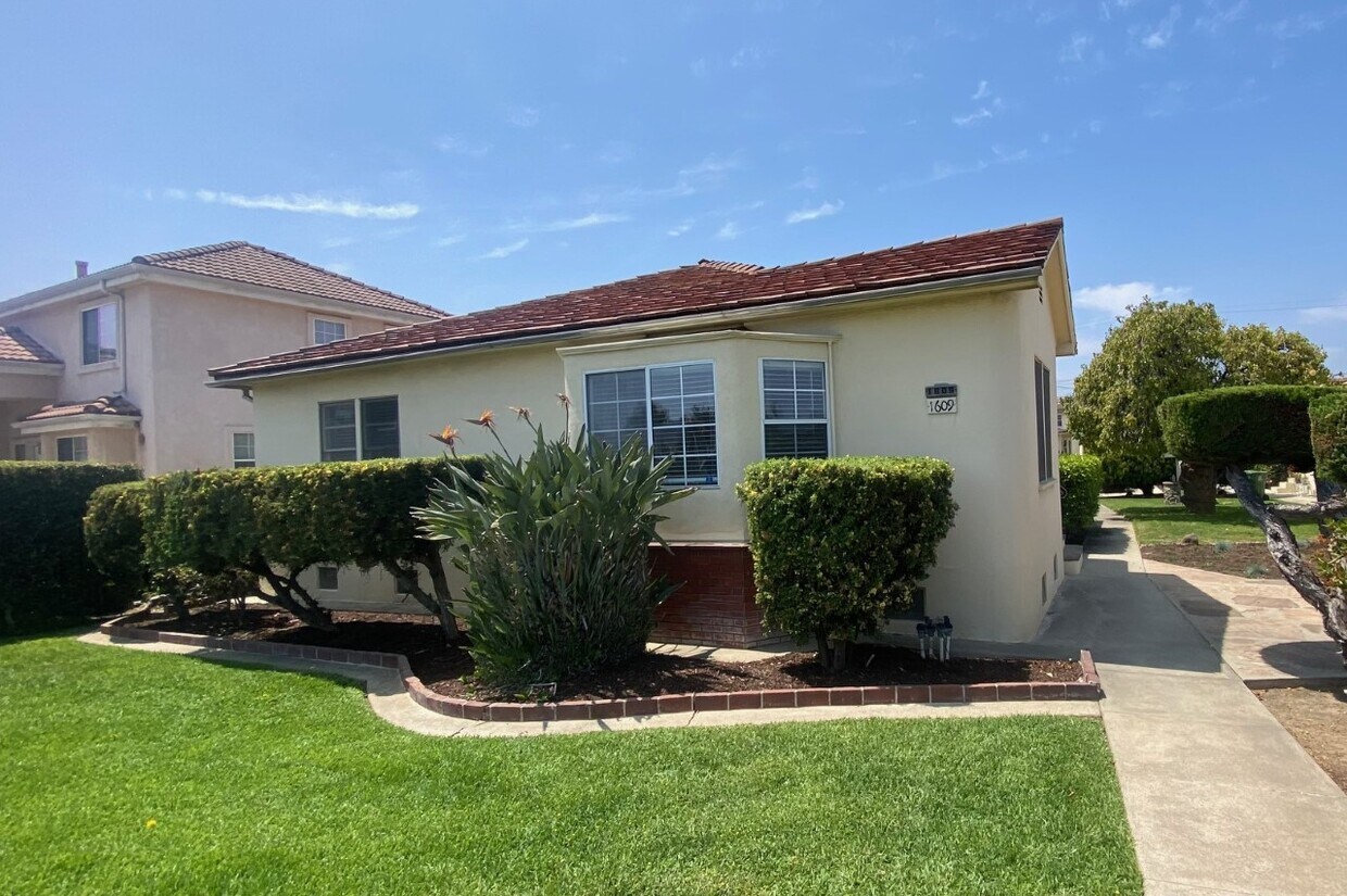 Front of house - 1609 S Atlantic Blvd