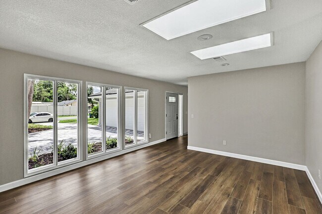 Foto del edificio - Renovated 3 bedroom/ 2 bathroom home in Mandarin