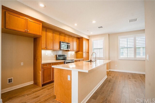 Foto del edificio - 8038 Ackerman St