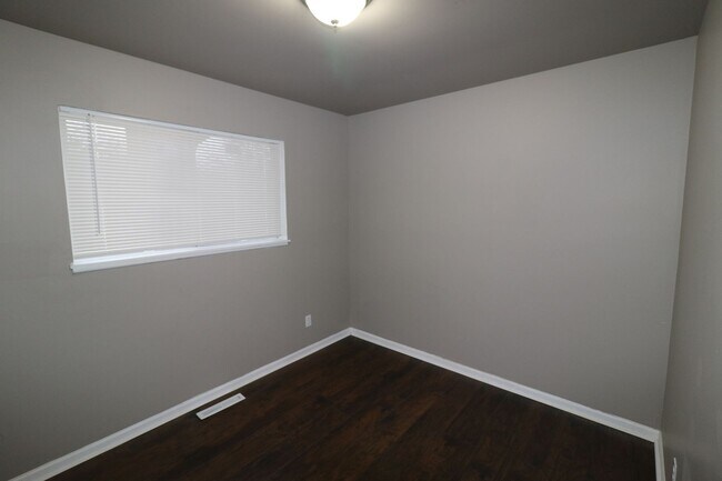 Foto del edificio - BEAUTIFUL NEWER HOME NEAR THE HIGHWAY SECT...