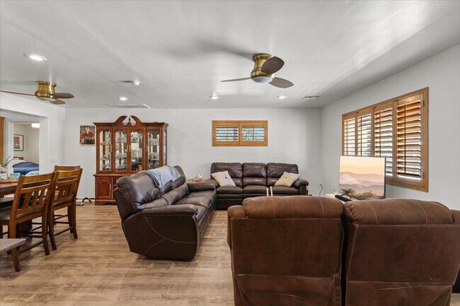 Foto del edificio - 535 W 19th St