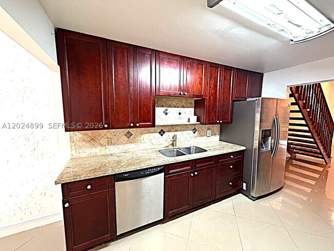 Foto del edificio - 6620 Tiburon Cir
