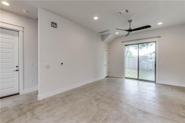 Foto del edificio - 8411 Bowling Green Dr