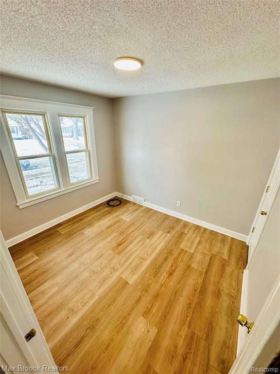 Foto del edificio - 23084 Berdeno Ave