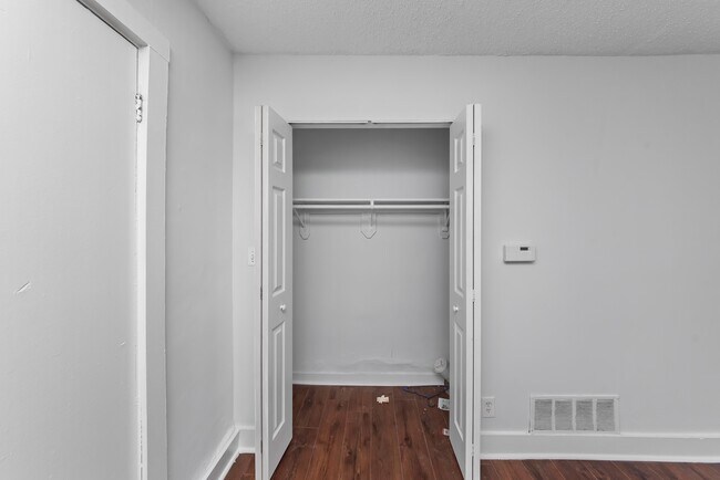 Foto del edificio - 3727 N Pine Grove Ave