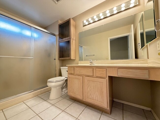 Building Photo - 2852 Bluffpoint Dr