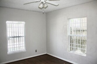 Building Photo - 1429 N Durham Dr