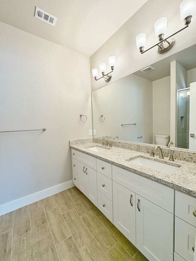 Foto del edificio - Charming Brand-New 3 Bedroom, 2 Bath Home ...