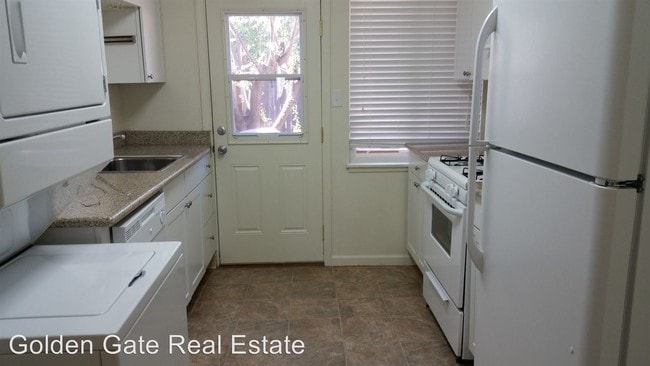 Building Photo - 1445 Carleton Dr