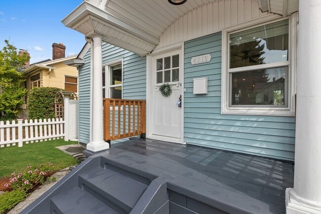 Building Photo - Adorable West Seattle Cape Cod Charmer!