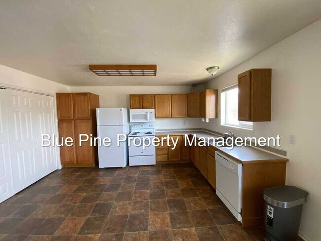 Building Photo - 690 Richland Ave