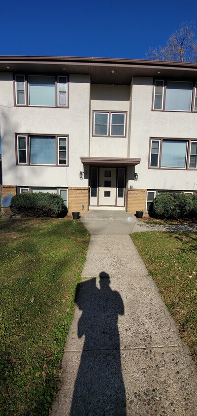 Primary Photo - 1035 Peters Pl