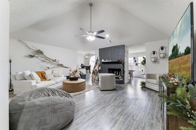 Foto del edificio - 916 Clover Hill Ln