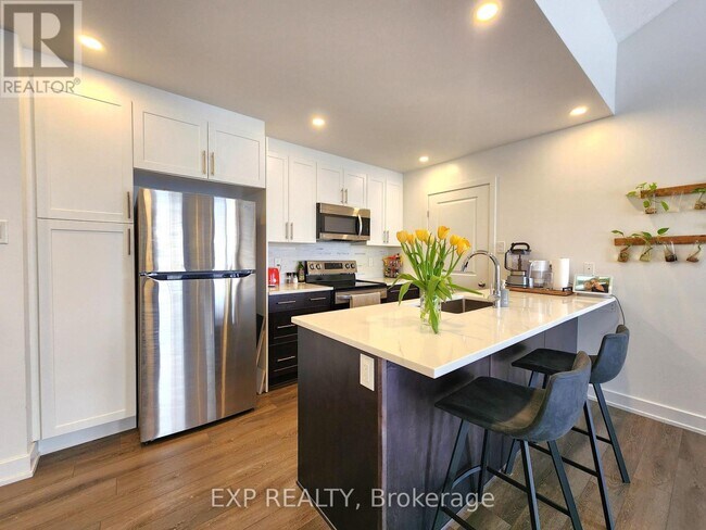 Building Photo - 380 Rolling Meadow Crescent